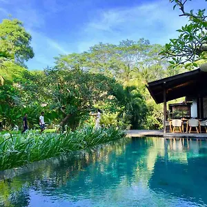 Surya Kembar **** Ubud